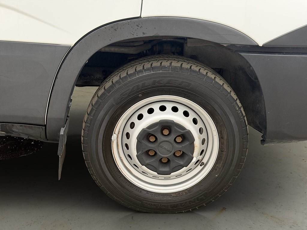 Vehicle Image 32