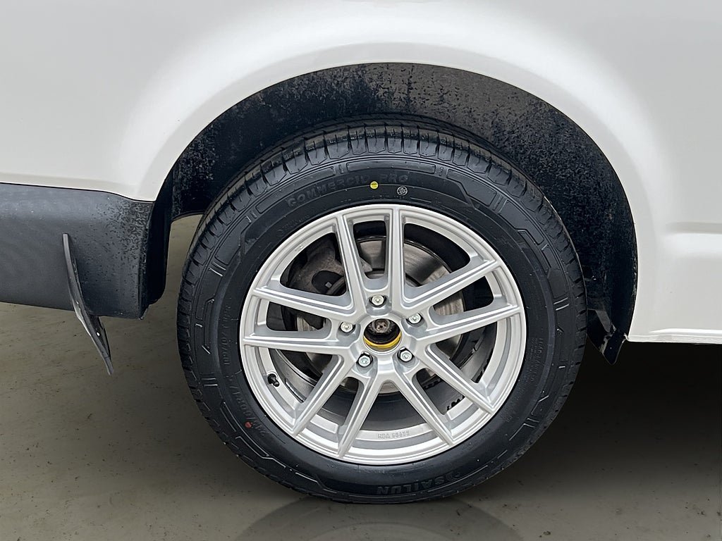 Vehicle Image 33