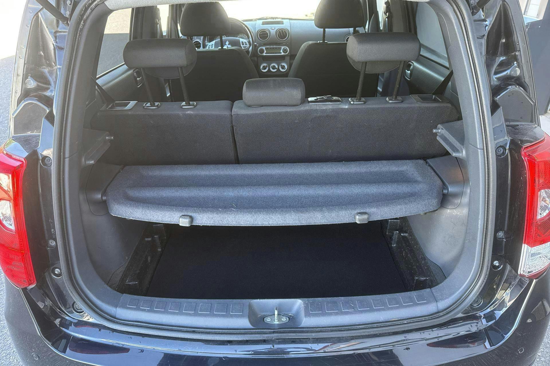 Vehicle Image 9