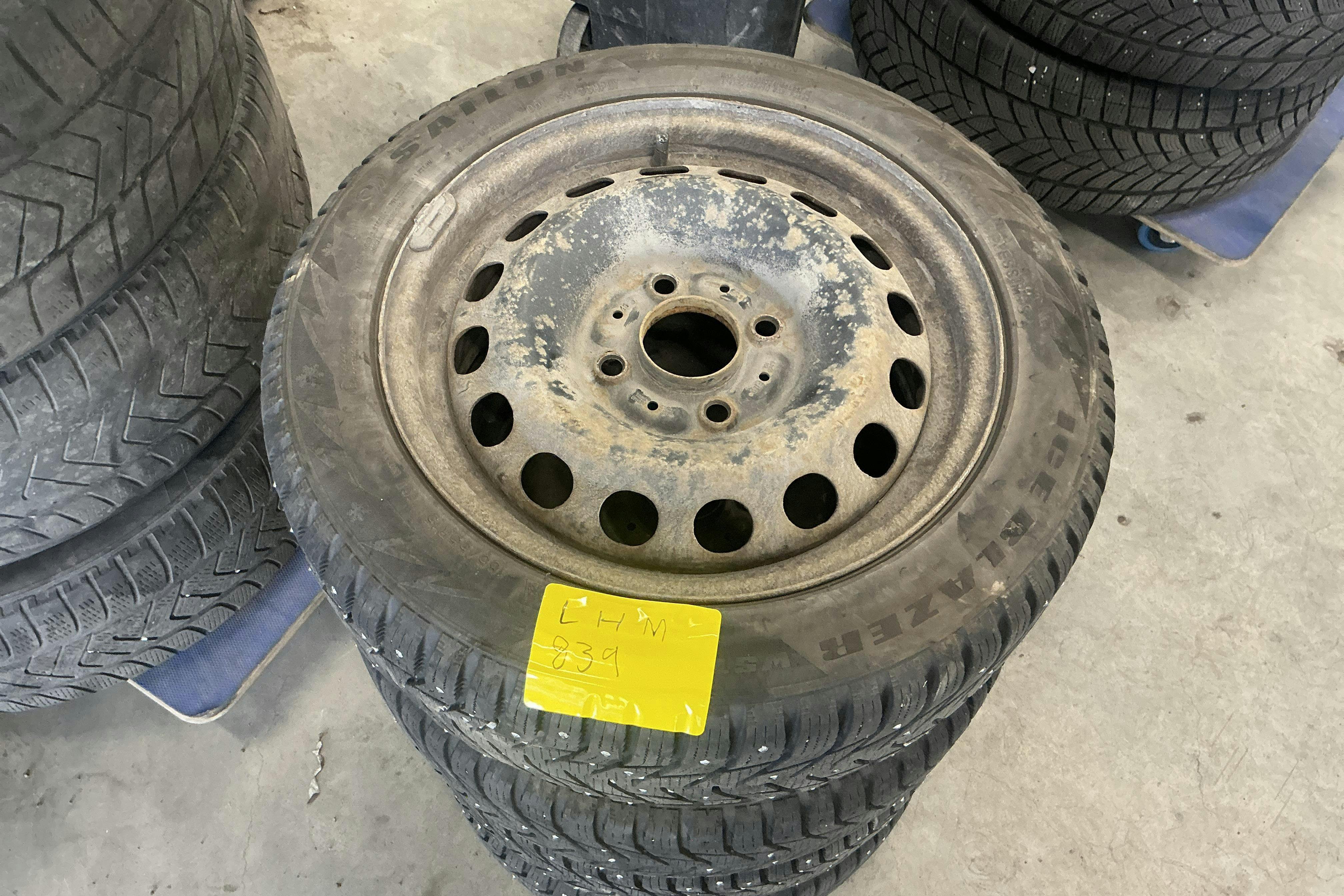 Vehicle Image 12