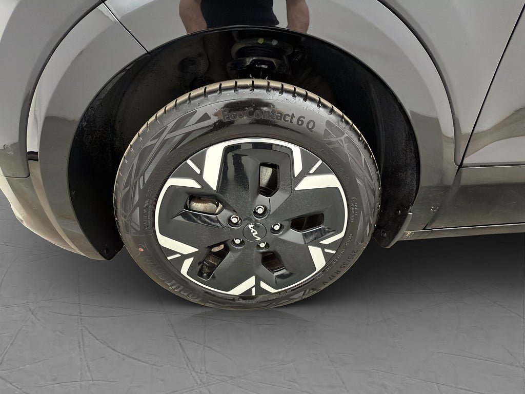Vehicle Image 33
