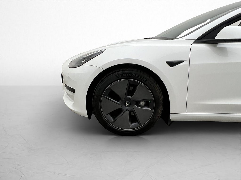Vehicle Image 32