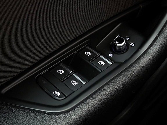 Vehicle Image 33