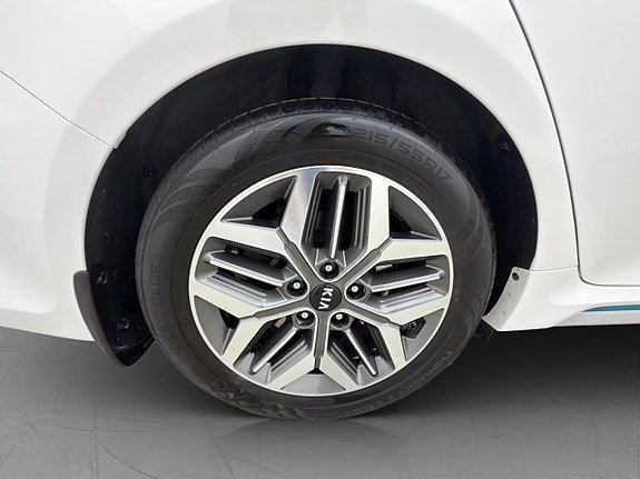 Vehicle Image 38