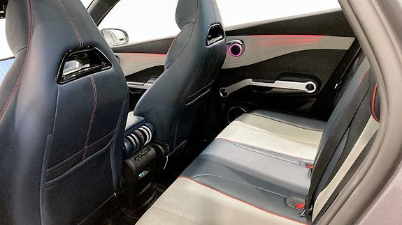 Vehicle Image 9