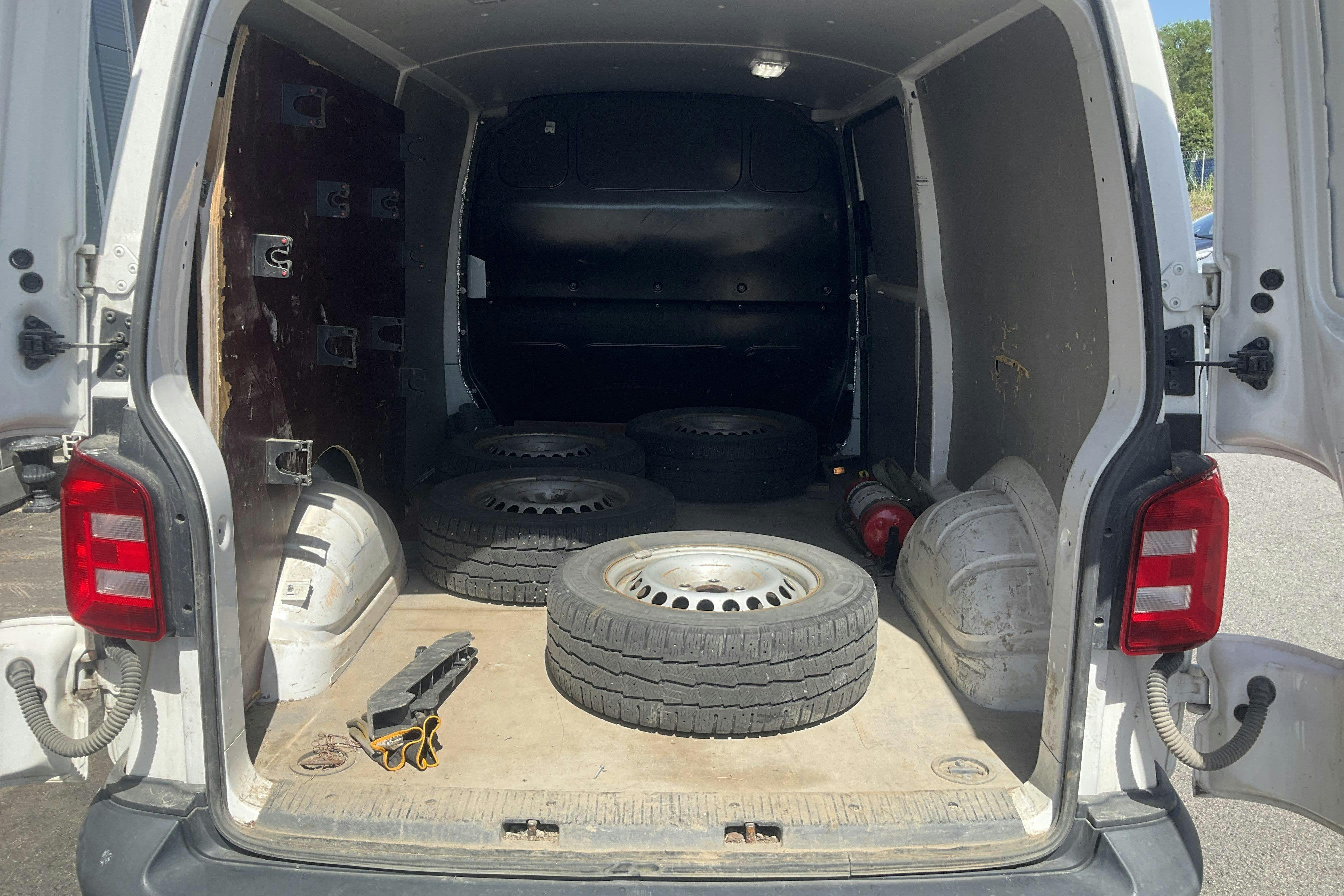 Vehicle Image 10
