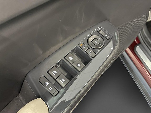 Vehicle Image 24