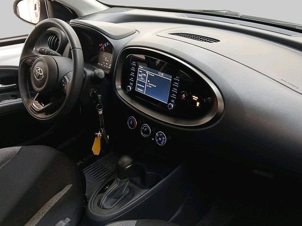 Vehicle Image 10