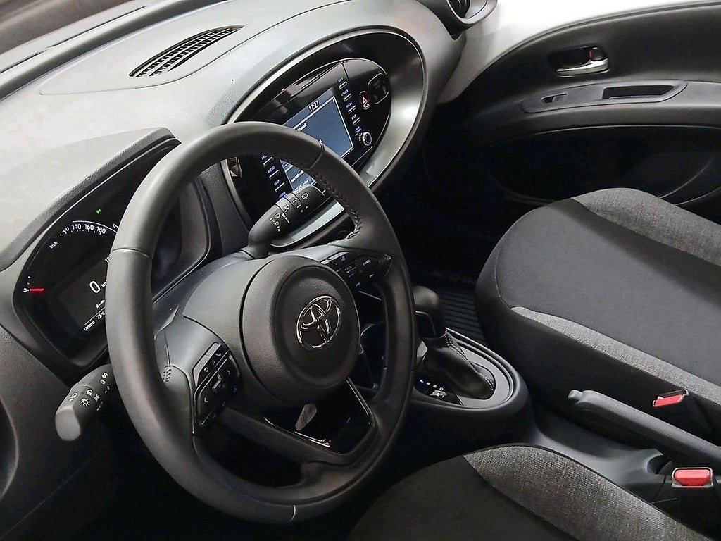 Vehicle Image 14