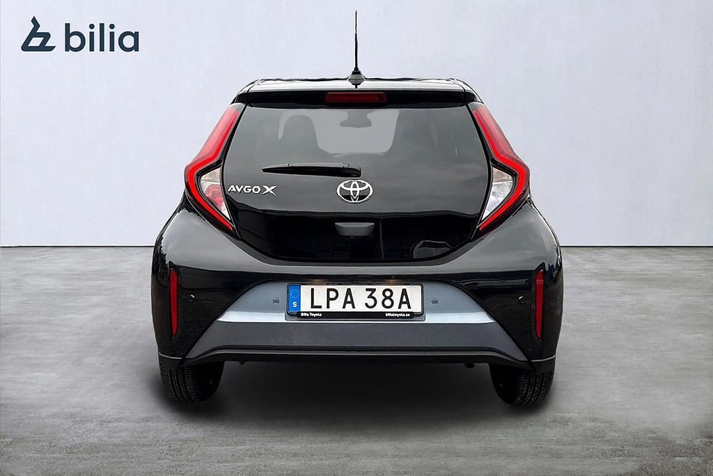 Vehicle Image 6
