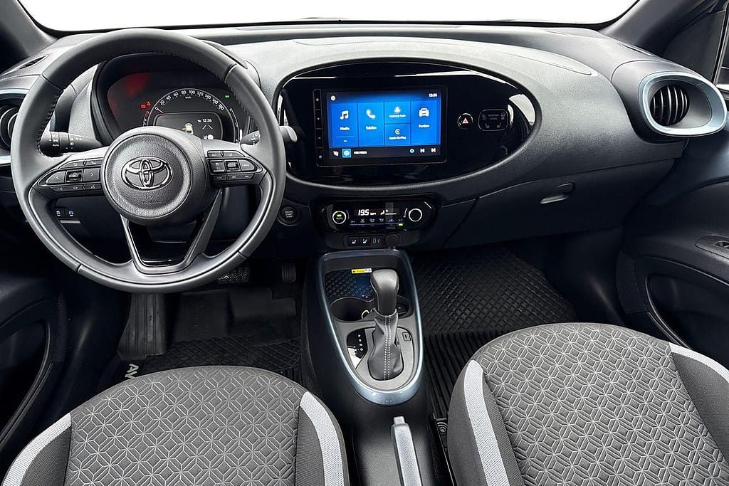 Vehicle Image 11