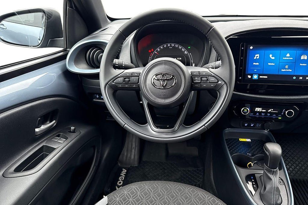 Vehicle Image 12