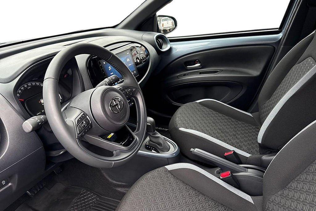 Vehicle Image 15