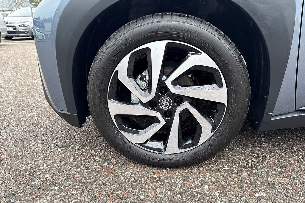 Vehicle Image 18