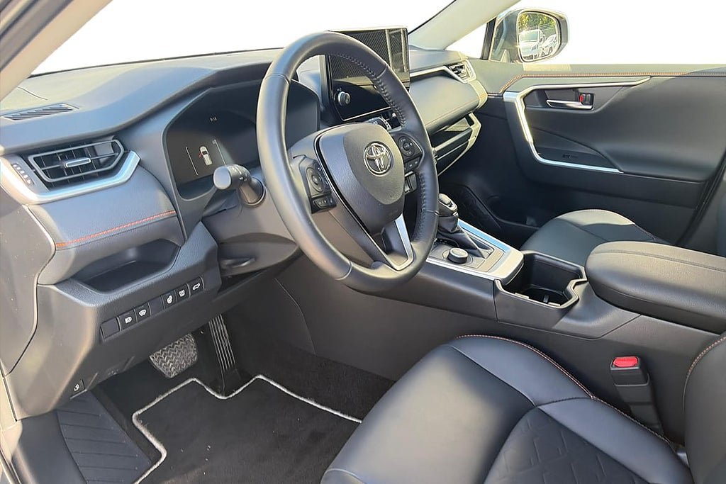 Vehicle Image 11