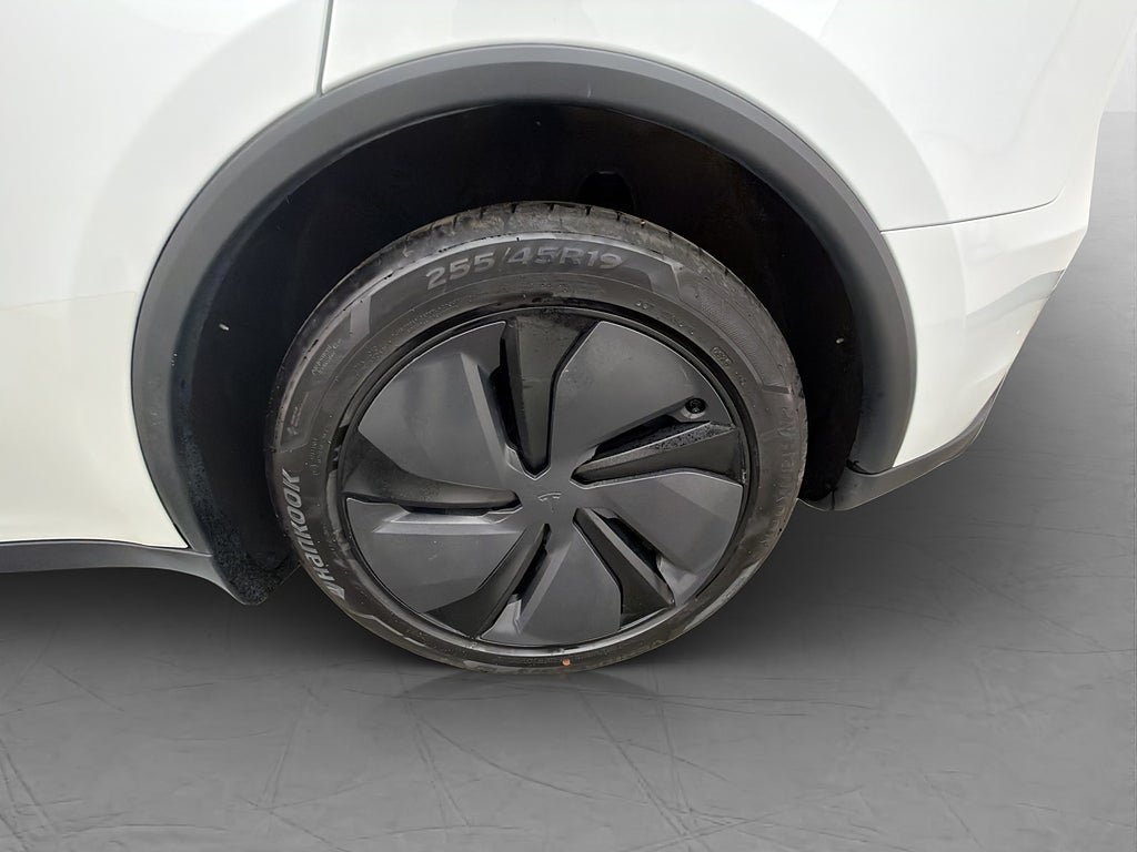 Vehicle Image 32