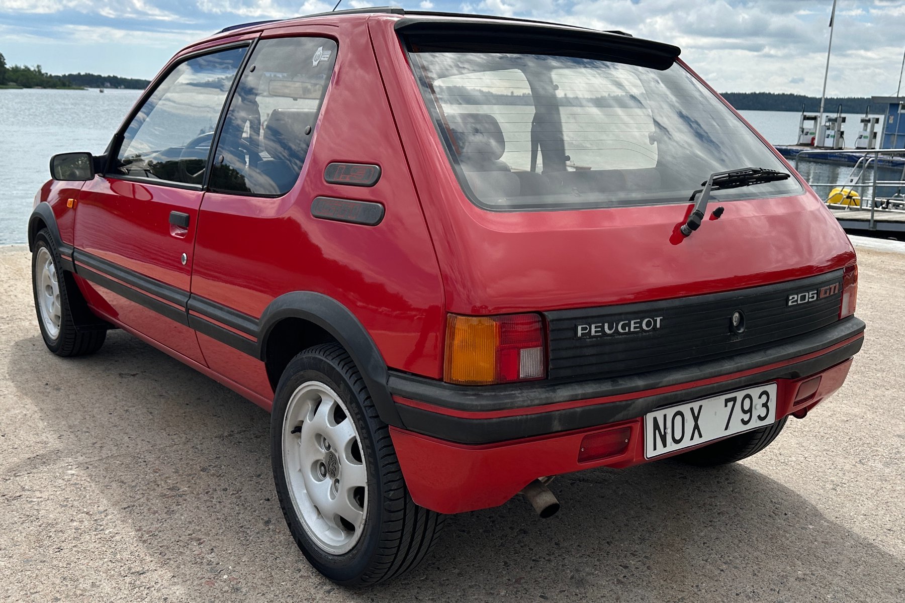 Vehicle Image 21