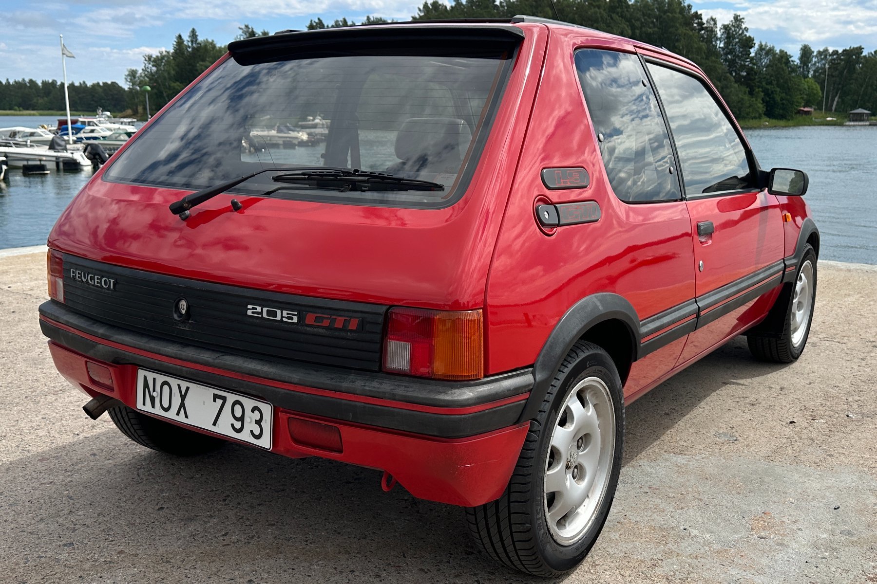 Vehicle Image 24