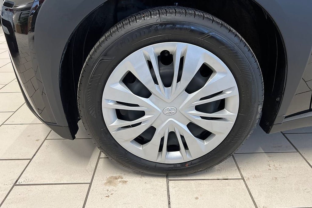 Vehicle Image 15