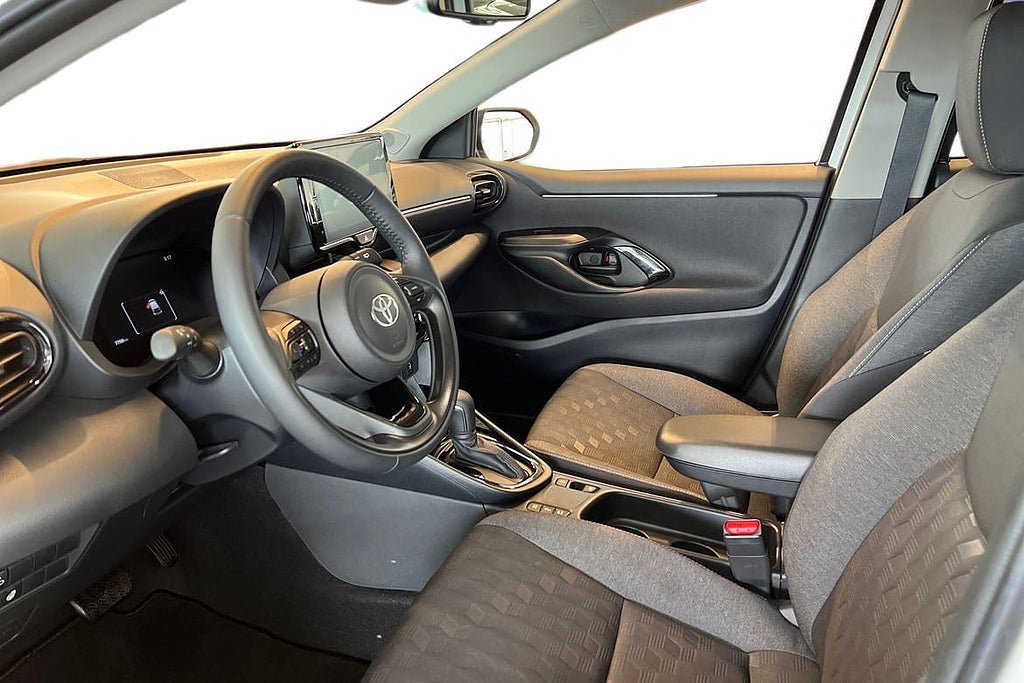 Vehicle Image 12