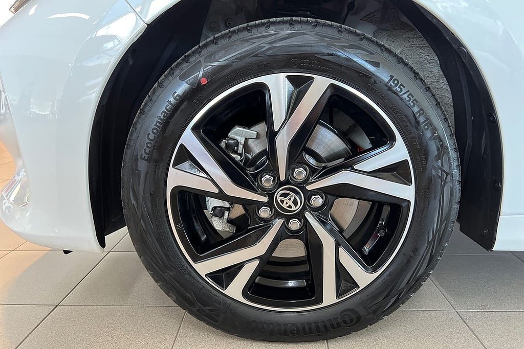 Vehicle Image 15