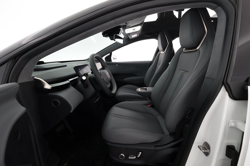 Vehicle Image 11
