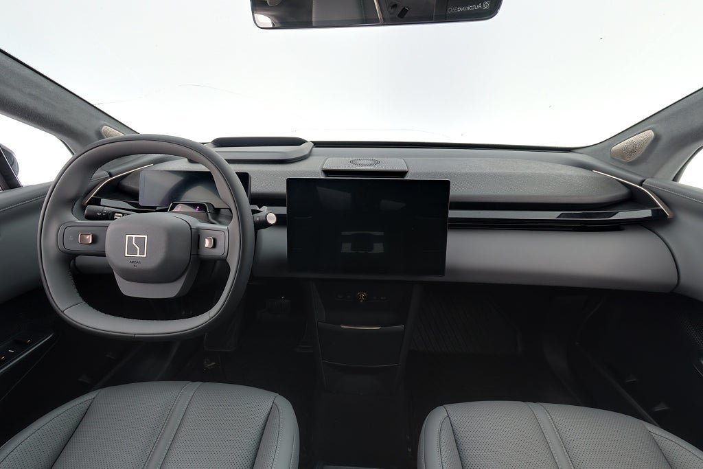 Vehicle Image 13