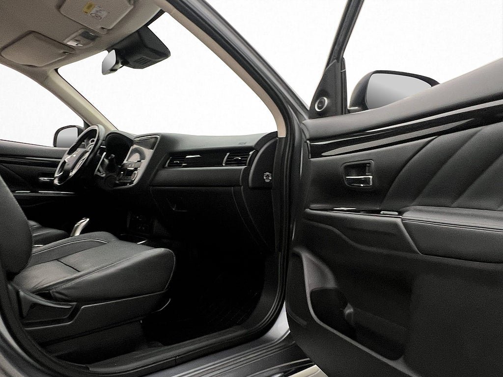 Vehicle Image 25