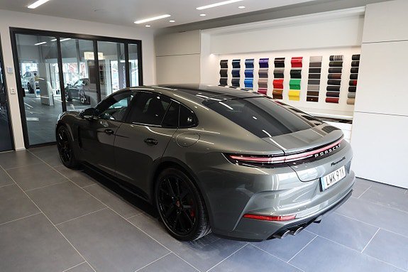 Vehicle Image 9