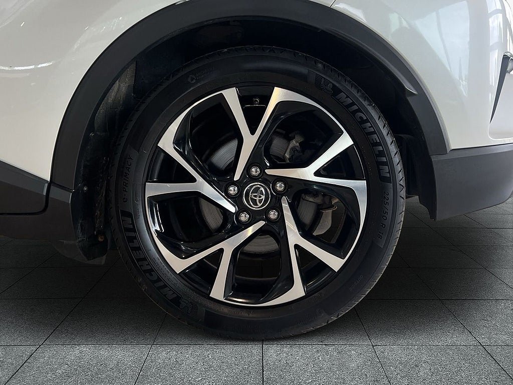 Vehicle Image 16