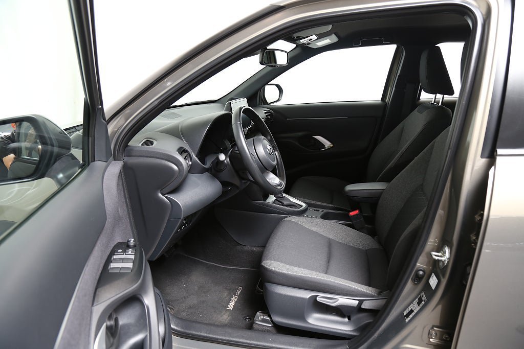 Vehicle Image 9