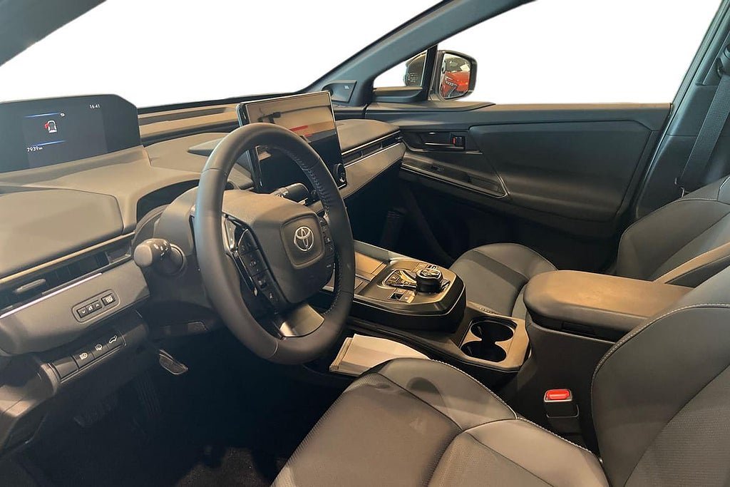 Vehicle Image 14