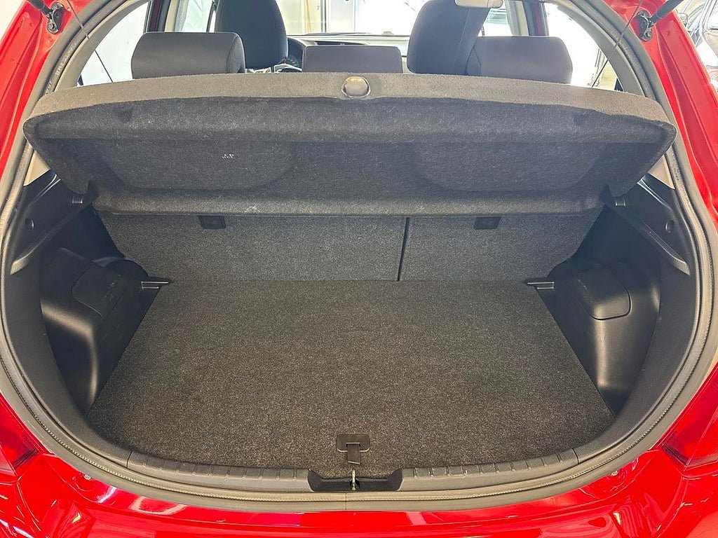 Vehicle Image 12