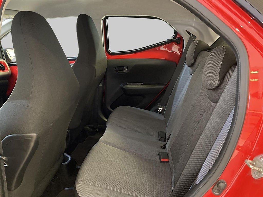 Vehicle Image 11