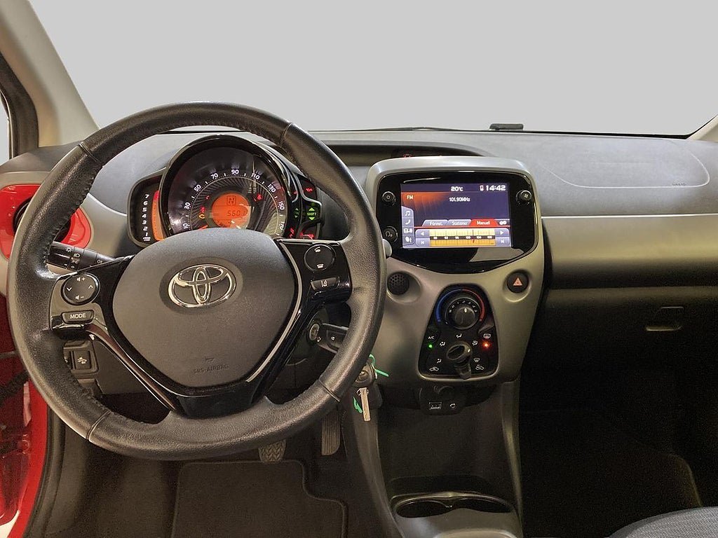 Vehicle Image 12