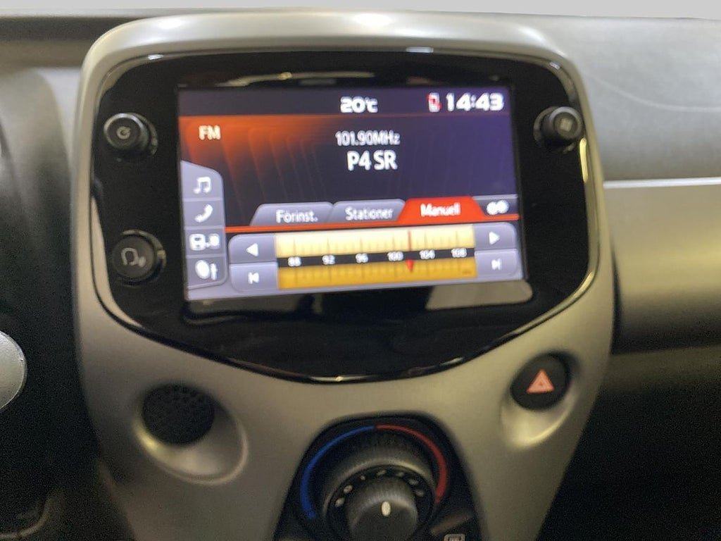 Vehicle Image 16