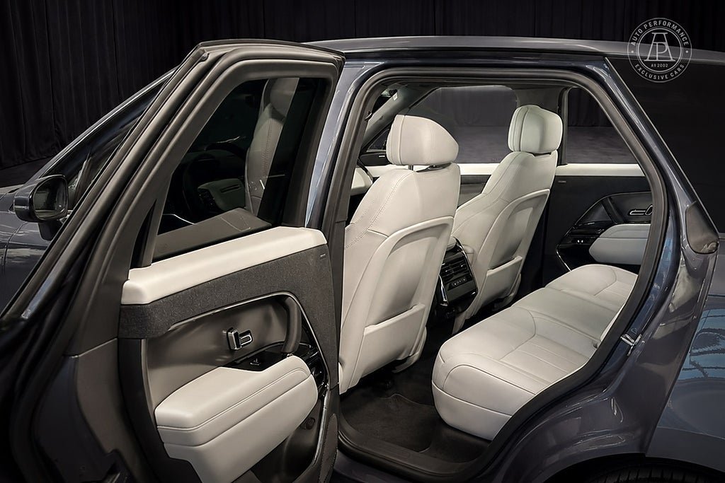 Vehicle Image 9