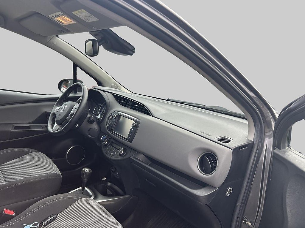 Vehicle Image 10