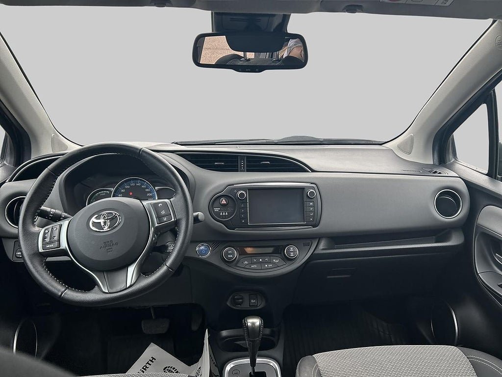 Vehicle Image 12