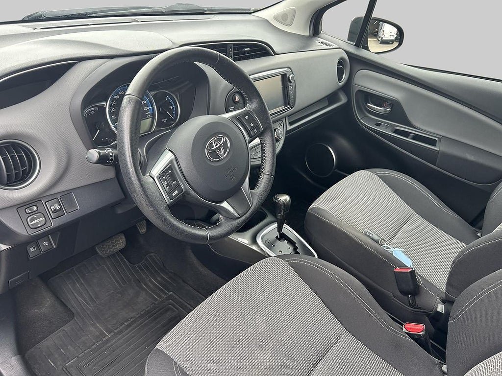 Vehicle Image 14