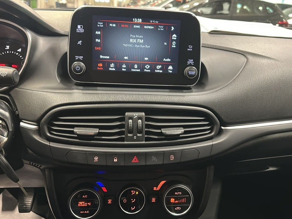 Vehicle Image 16