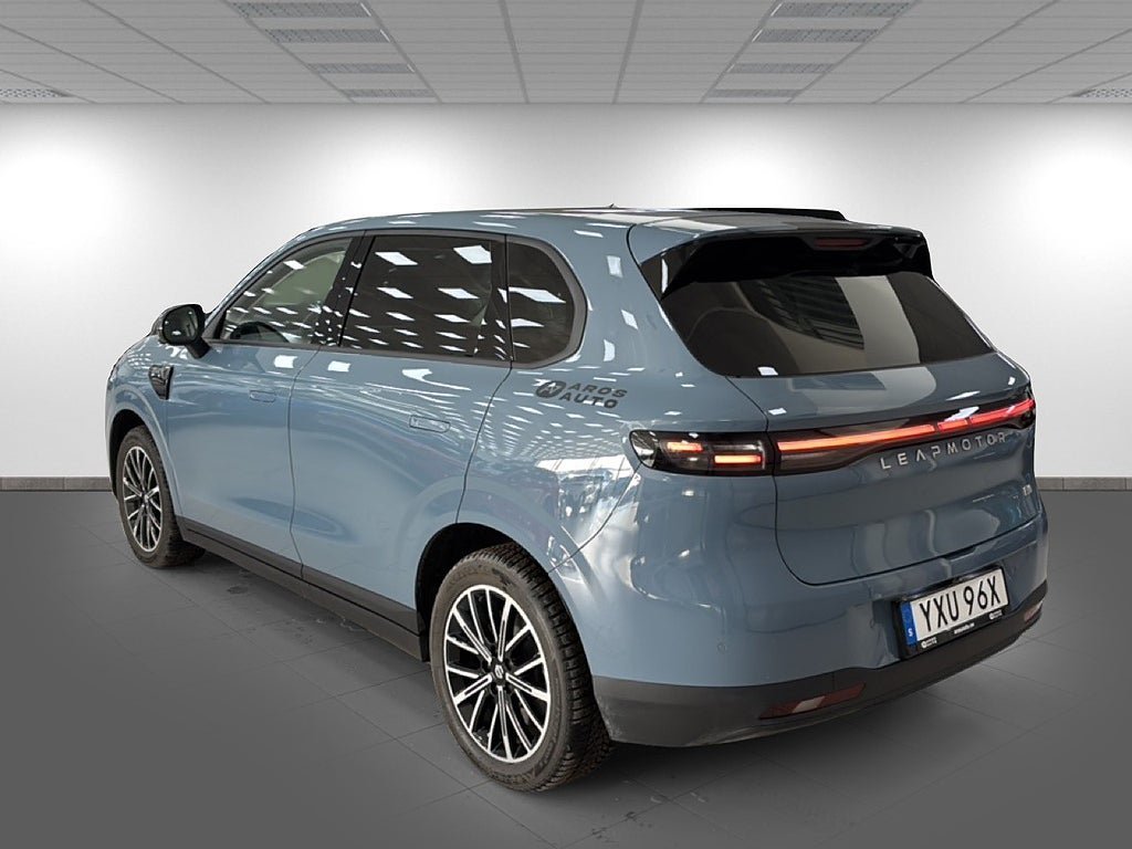 Vehicle Image 6