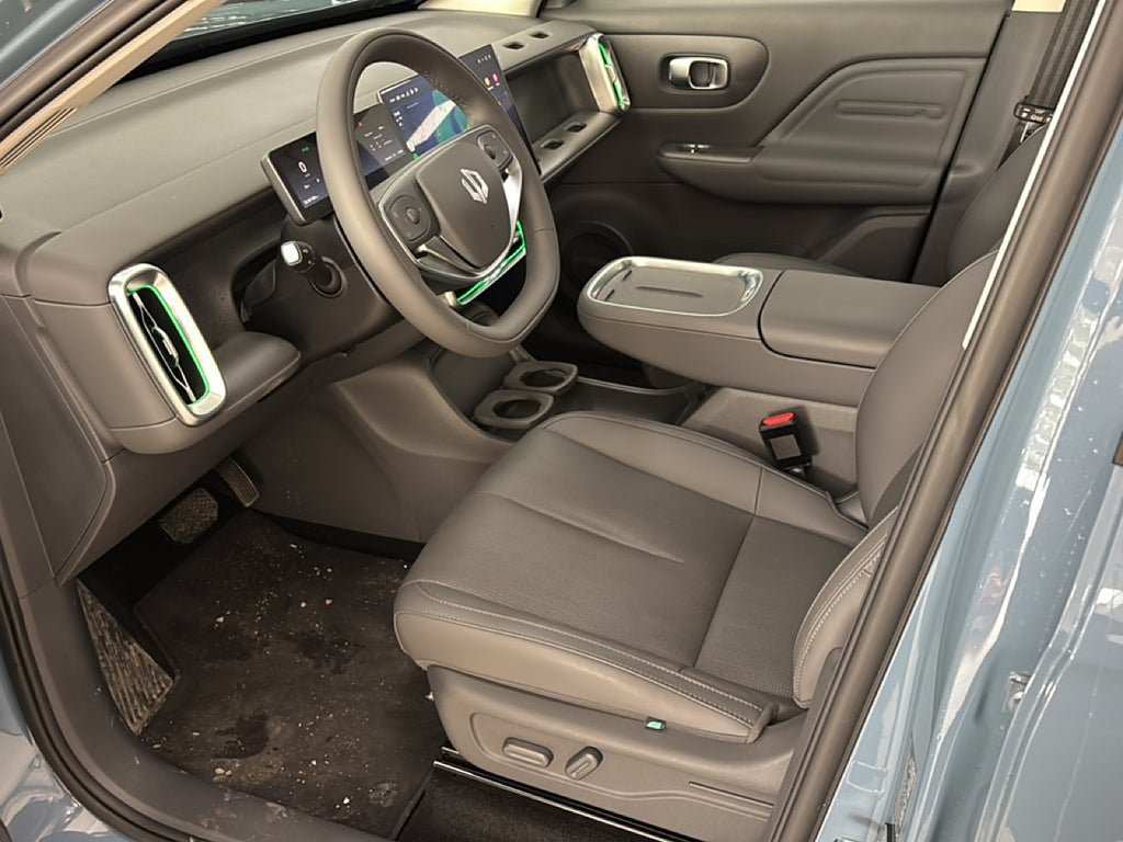 Vehicle Image 9