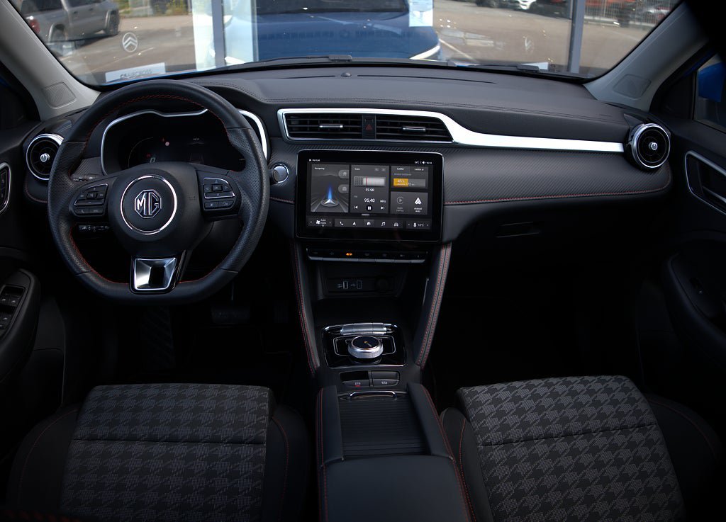 Vehicle Image 10