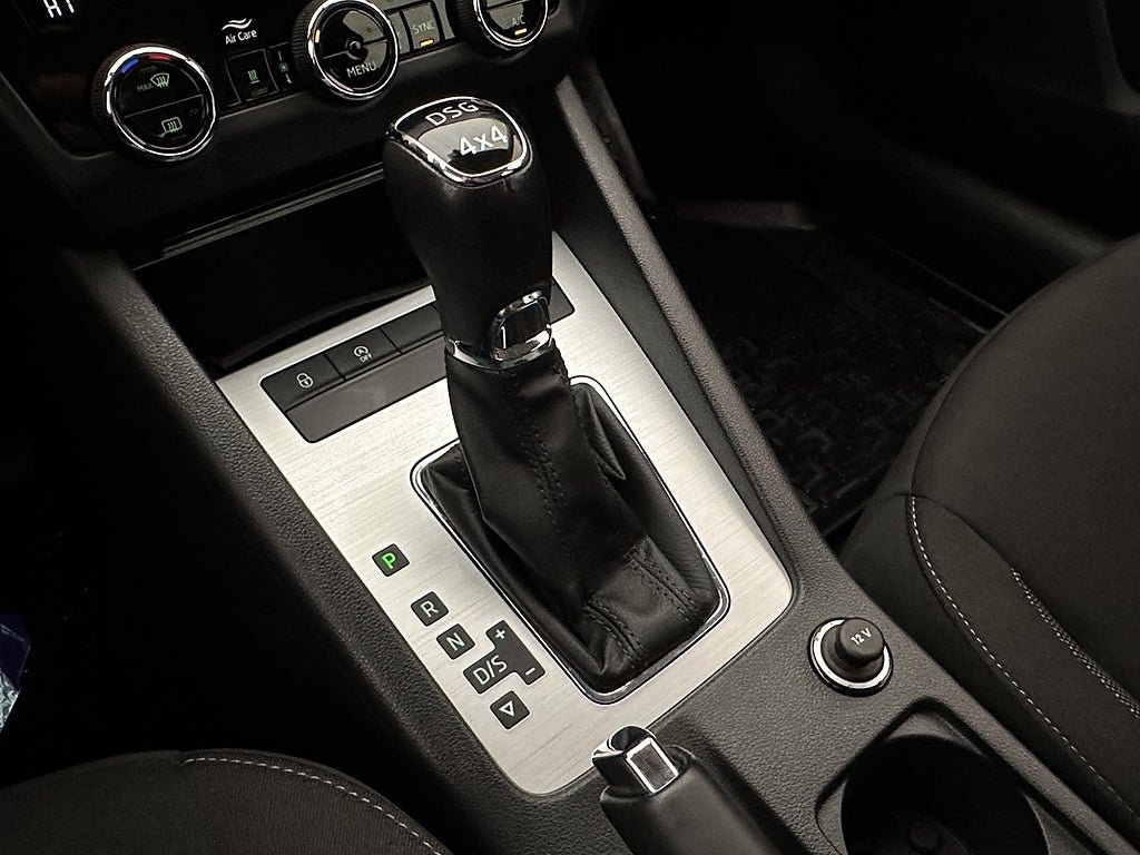 Vehicle Image 23