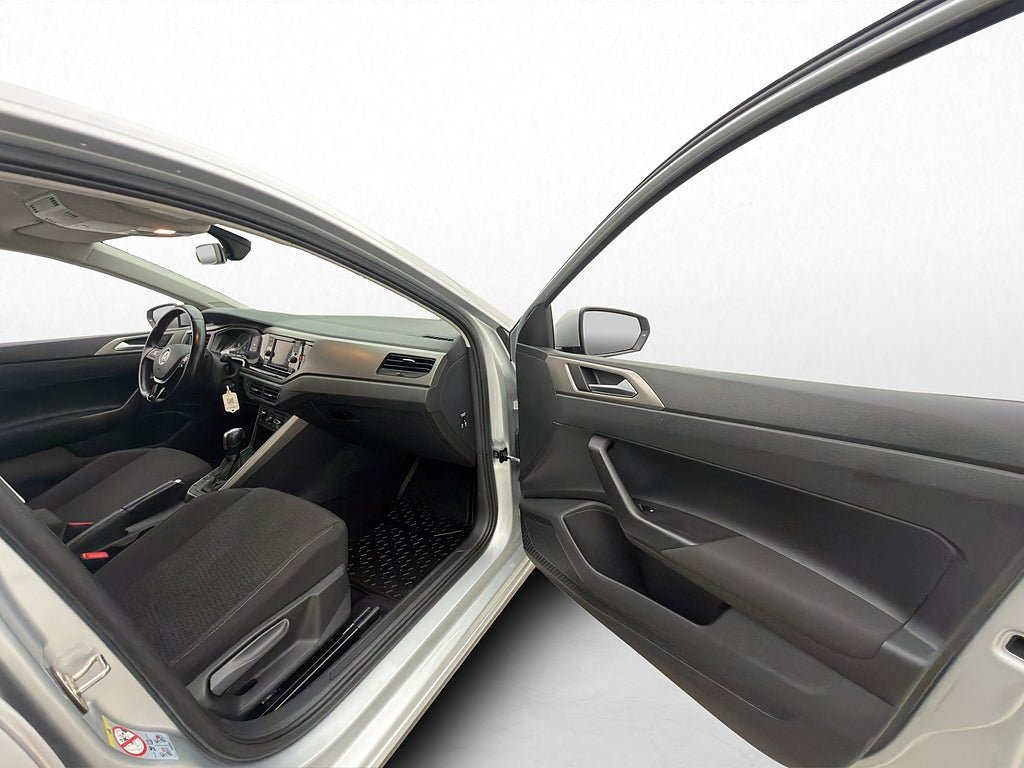 Vehicle Image 23