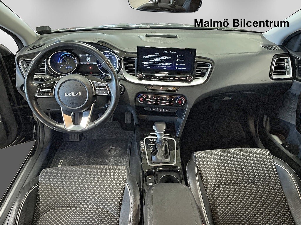 Vehicle Image 12