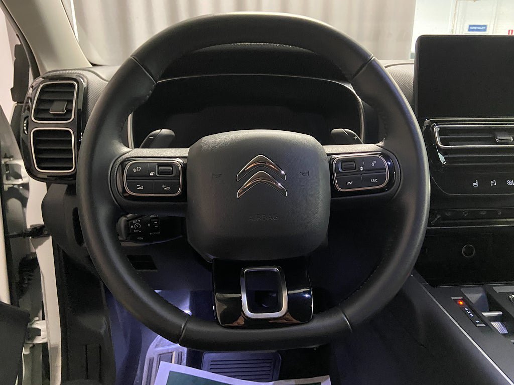 Vehicle Image 16