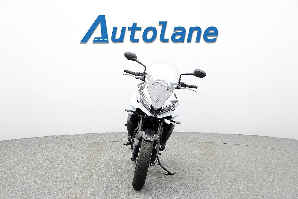 Vehicle Image 8