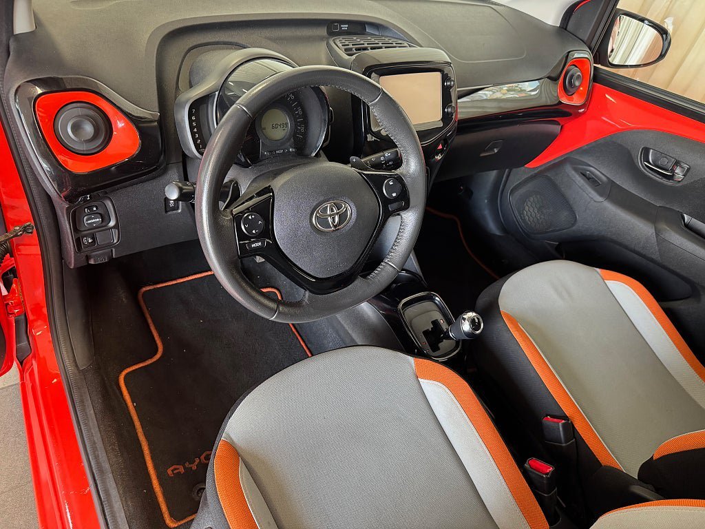 Vehicle Image 8